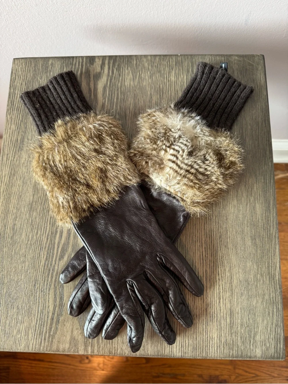 Club Monaco Women’s Chocolate Brown Leather Wool Cashmere Gloves Size Small